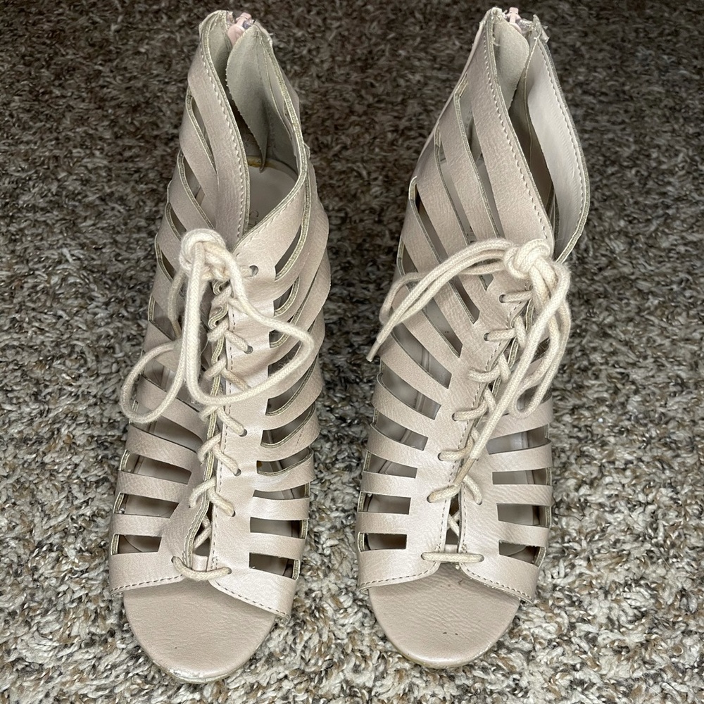 Nude wedges